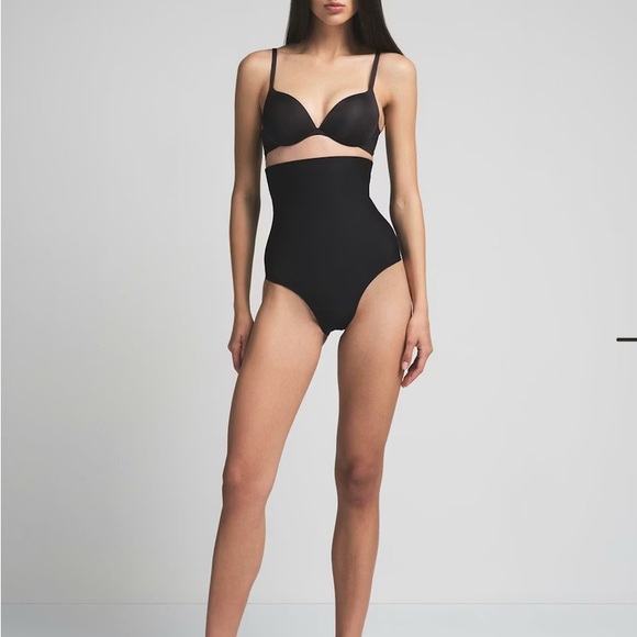 SKIMS Other - Skims High Waisted Sculpt Brief Black Size L